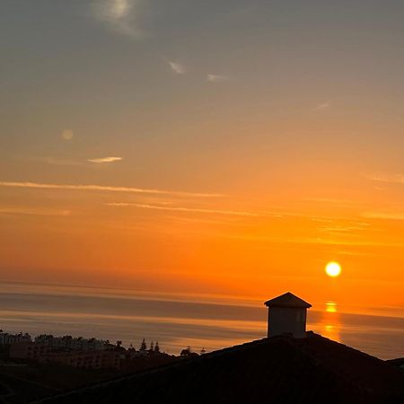 Small Oasis Nelson Mandela Apartment With Sea View, Two Bedrooms, Parking, Terrace And Pool Manilva Buitenkant foto