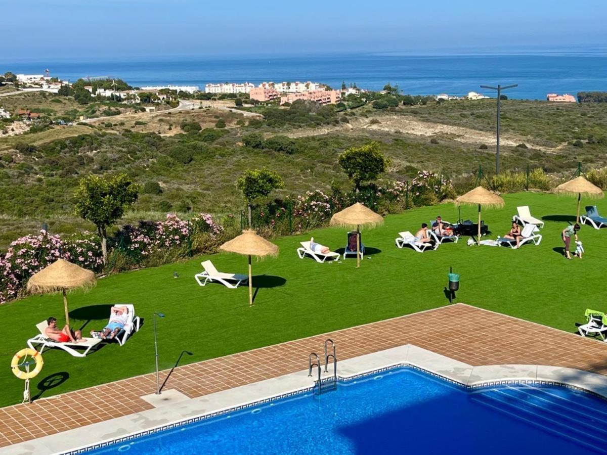 Small Oasis Nelson Mandela Apartment With Sea View, Two Bedrooms, Parking, Terrace And Pool Manilva Buitenkant foto